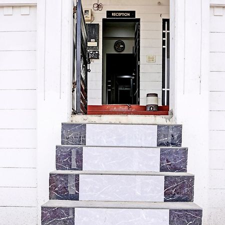 Hotel O White Palace Hotel Rajkot Dış mekan fotoğraf
