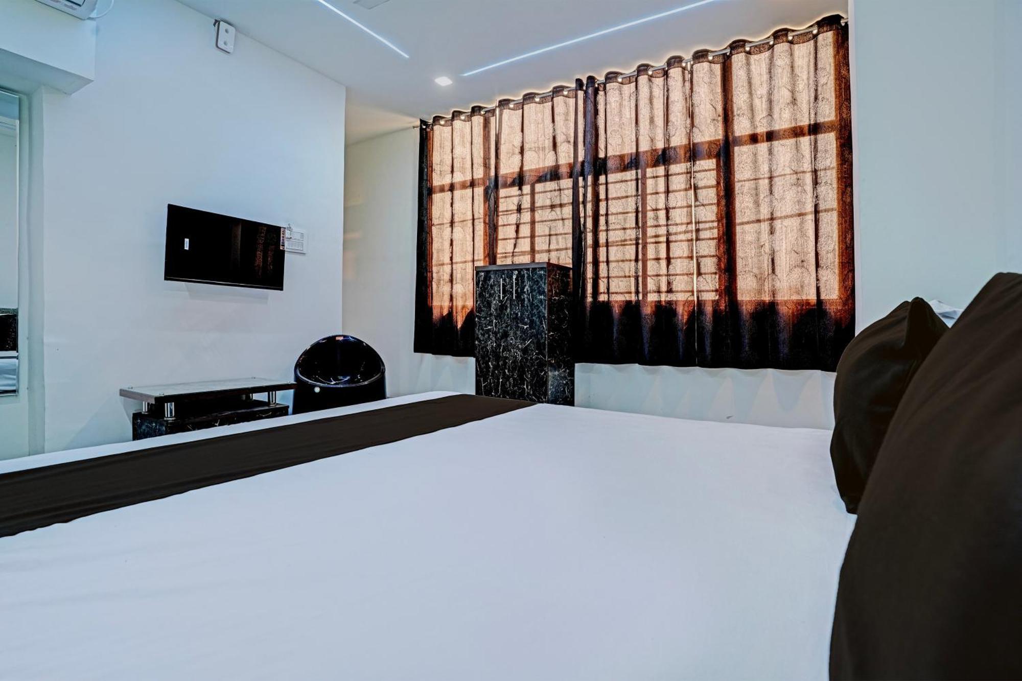 Hotel O White Palace Hotel Rajkot Dış mekan fotoğraf