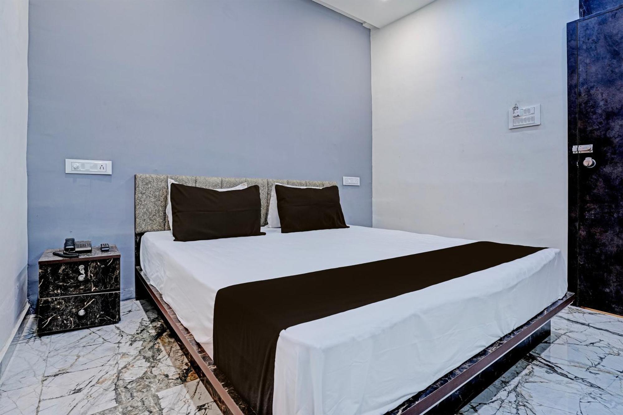 Hotel O White Palace Hotel Rajkot Dış mekan fotoğraf