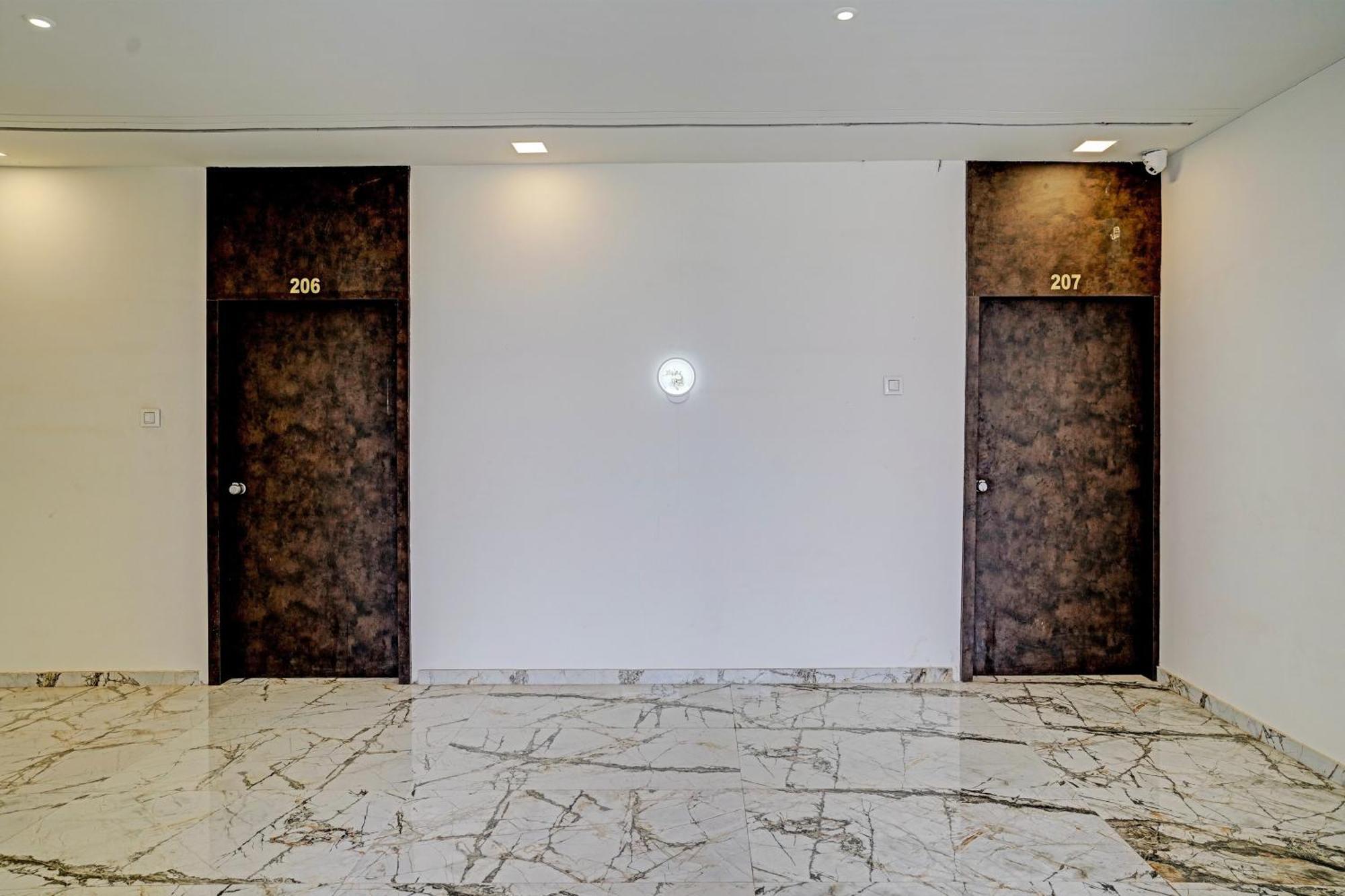 Hotel O White Palace Hotel Rajkot Dış mekan fotoğraf